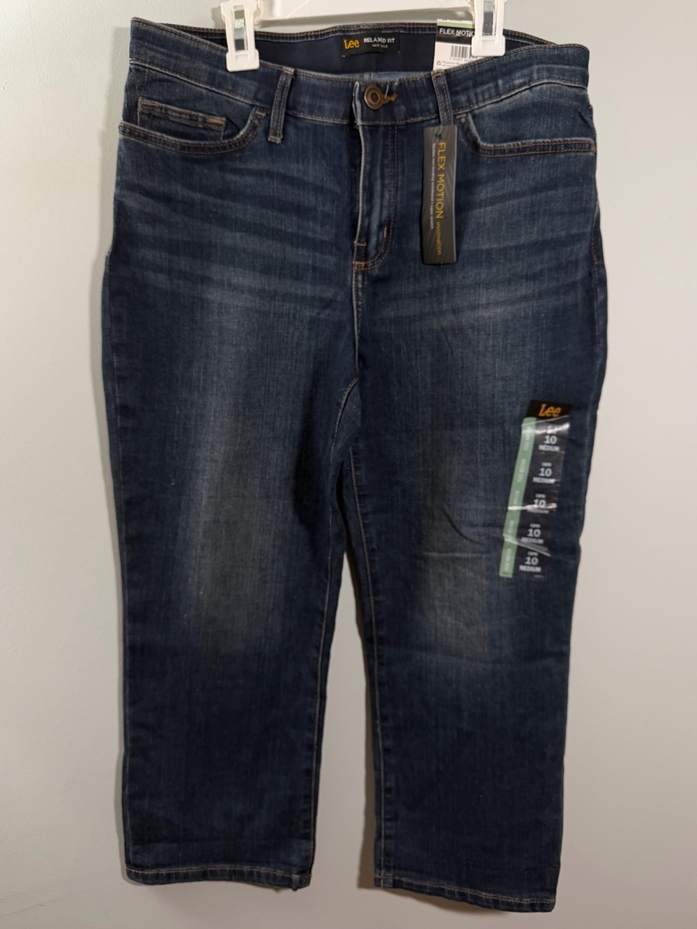 NWT Lee Women’s Indigo Relaxed Fit Capris